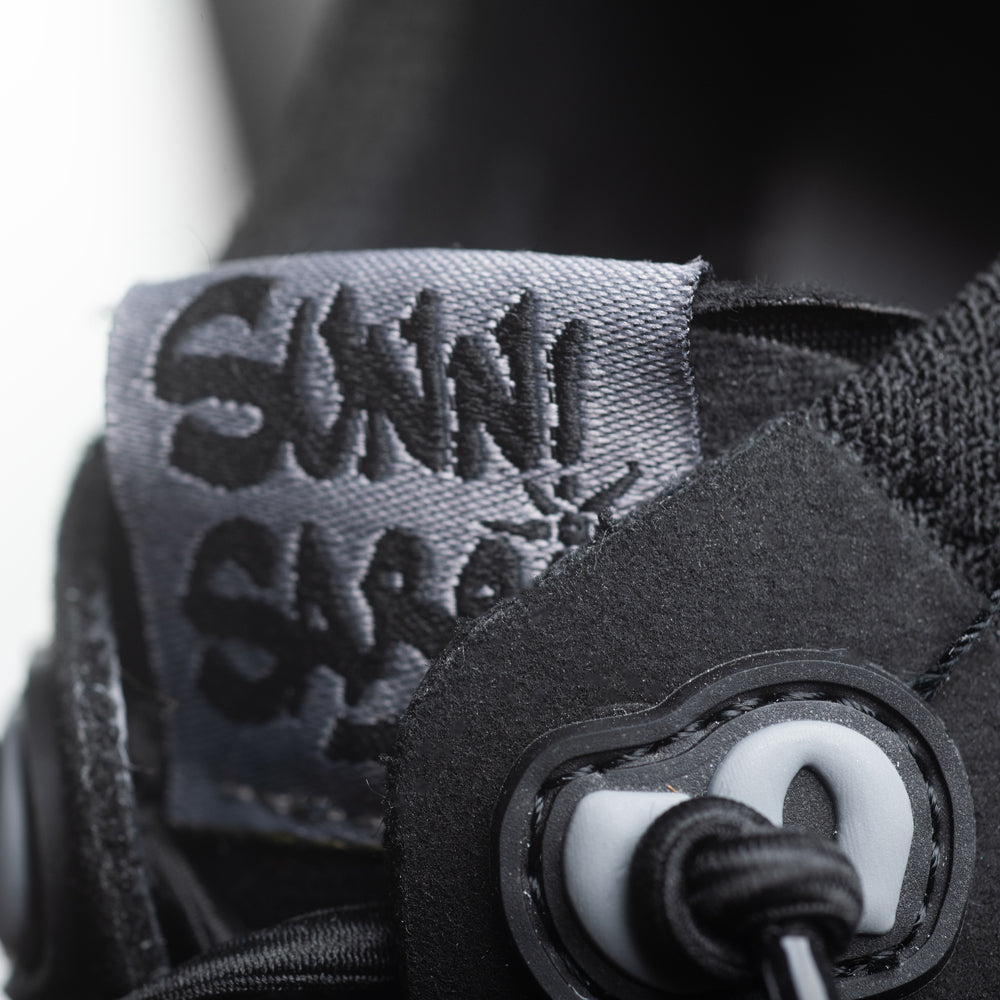 SUNNI SABBI Fly fast-in Black