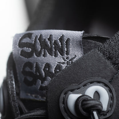 SUNNI SABBI Fly fast-in Black